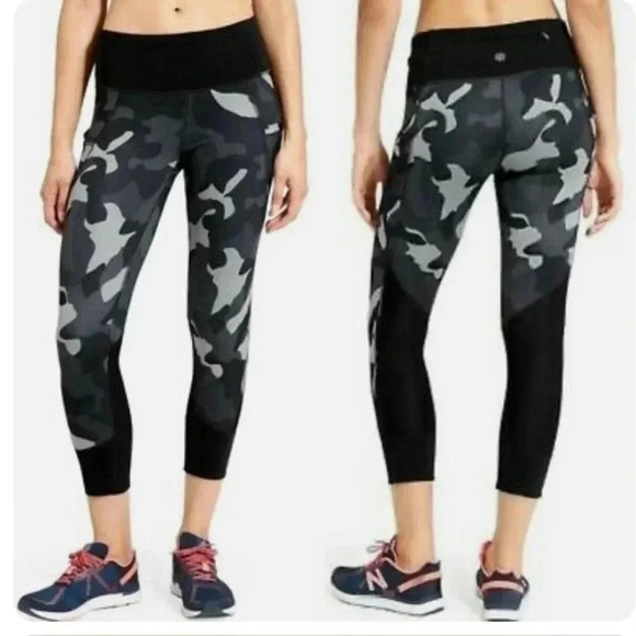 Athleta relay crop 2.0 - Picture 1 of 9